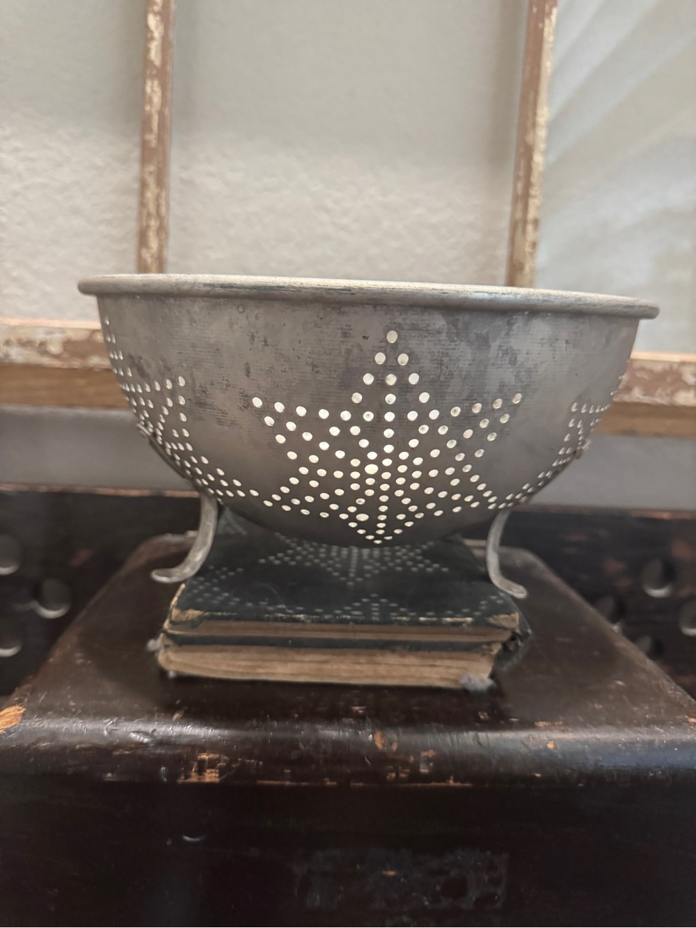 Vintage Aluminum Footed 7 Star Colander With Handles 9” Rustic Farmhouse Decor